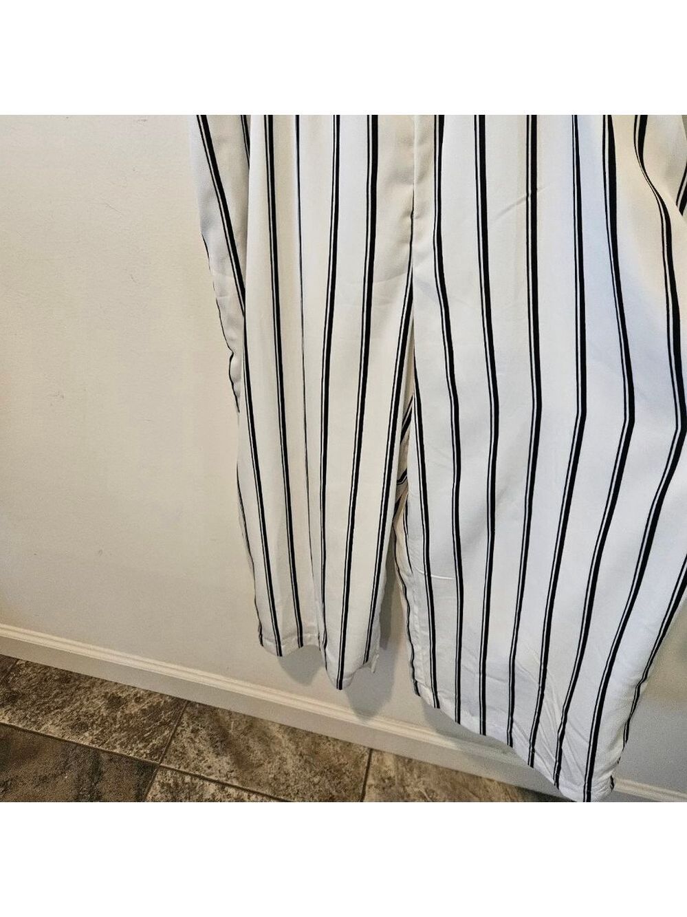 Women's MELLÓ DAY White & Black Striped Ruffle Cropped Jumpsuit M Pockets! - Picture 5 of 9